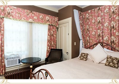 The Silver Fountain Inn | Dover NH Accommodations | Room: The Henrietta